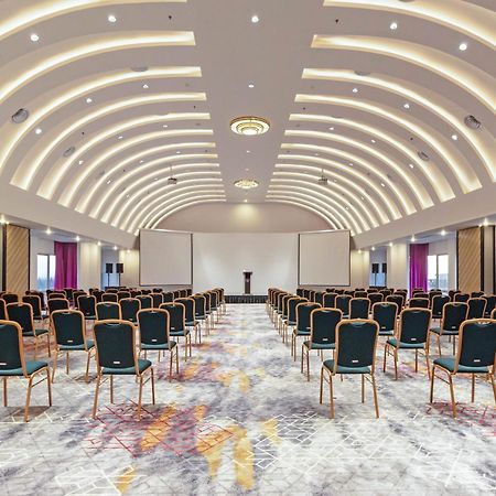 Mercure Pontianak City Center Exterior foto